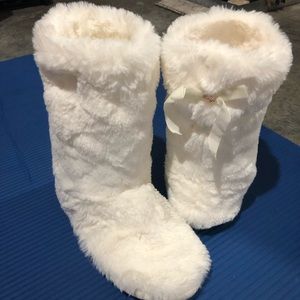 Lauren Conrad slipper fuzzy boots